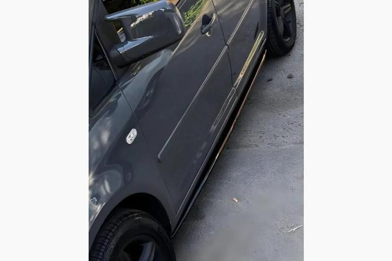 Купить Боковые пороги Performance (черные) для Volkswagen Caddy 2010-2015 гг