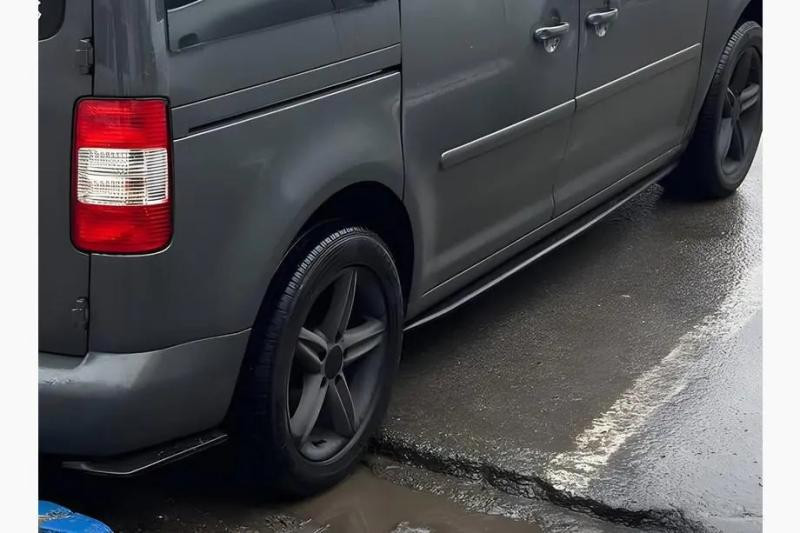 Купить Боковые пороги Performance (черные) для Volkswagen Caddy 2010-2015 гг