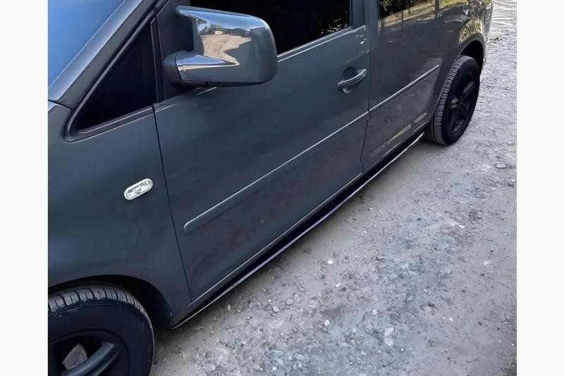 Купить Боковые пороги Performance (черные) для Volkswagen Caddy 2010-2015 гг