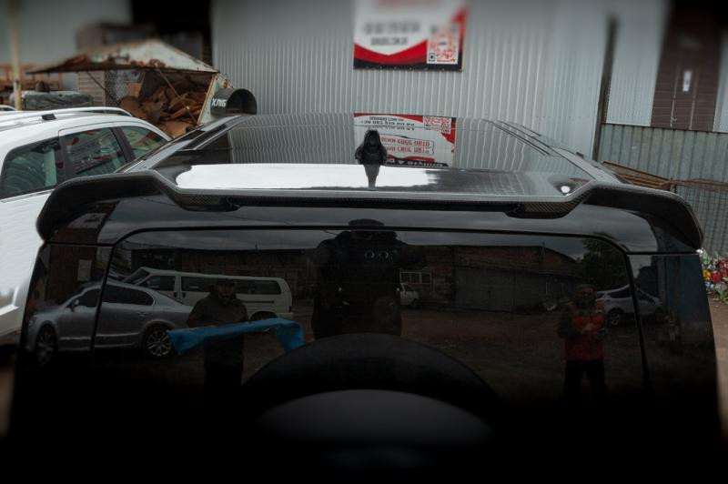 Купити Спойлер (карбон) для Land Rover Defender 2019- рр