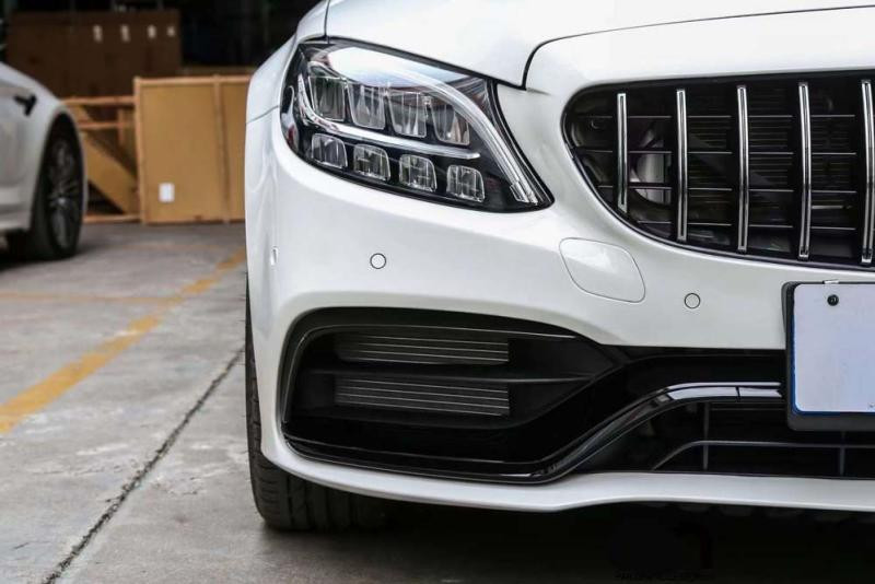 Купити Комплект обвісів з дифузором (AMG C63-designs 2018-2021) для Mercedes C-сlass W205 рр