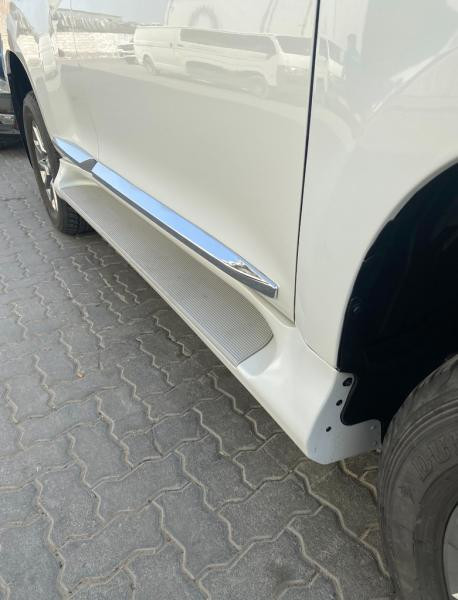 Купити Бокові пороги GX-style (2 шт., алюміній) Білий колір (чорна підніжка) для Toyota Land Cruiser Prado 150