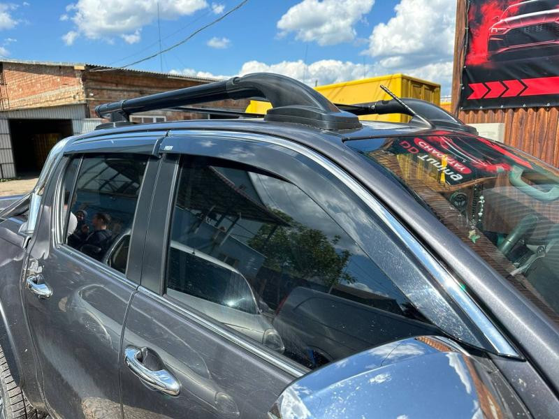 Купити Рейлінги Shark (з поперечиною) Чорний колір для Toyota Hilux 2015- рр