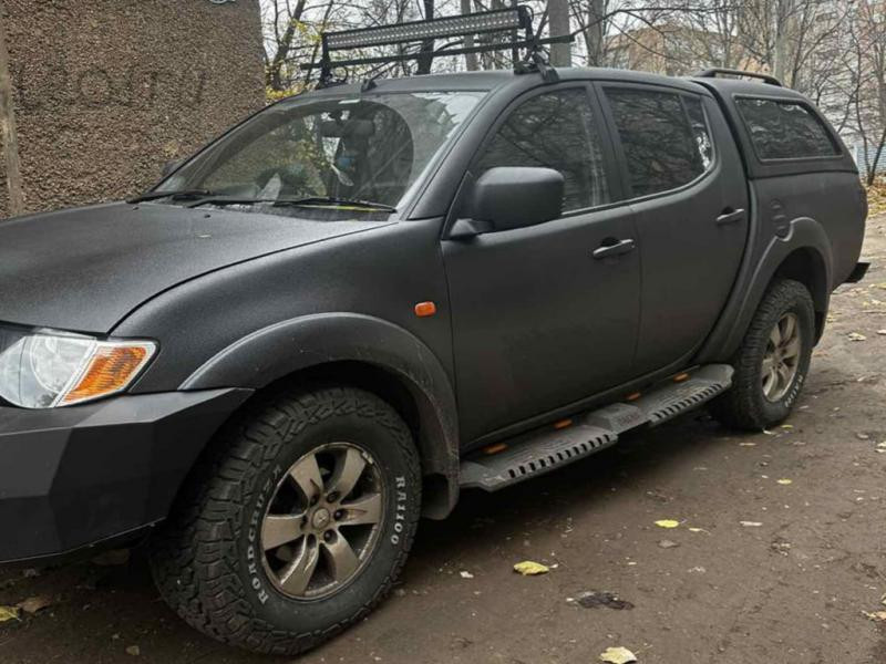 Купить Боковые пороги Dakar V2 с LED (2019-2025, 2 шт, металл) для Mitsubishi L200