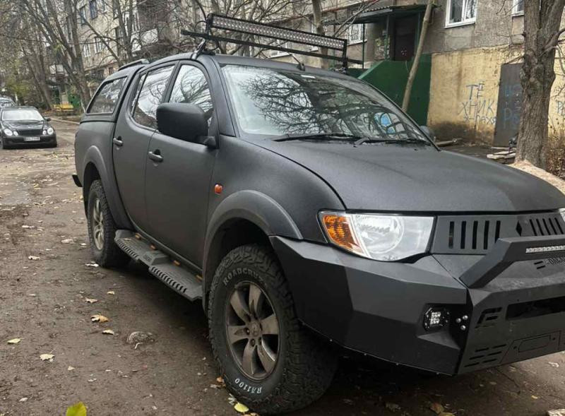 Купить Боковые пороги Dakar V2 с LED (2019-2025, 2 шт, металл) для Mitsubishi L200