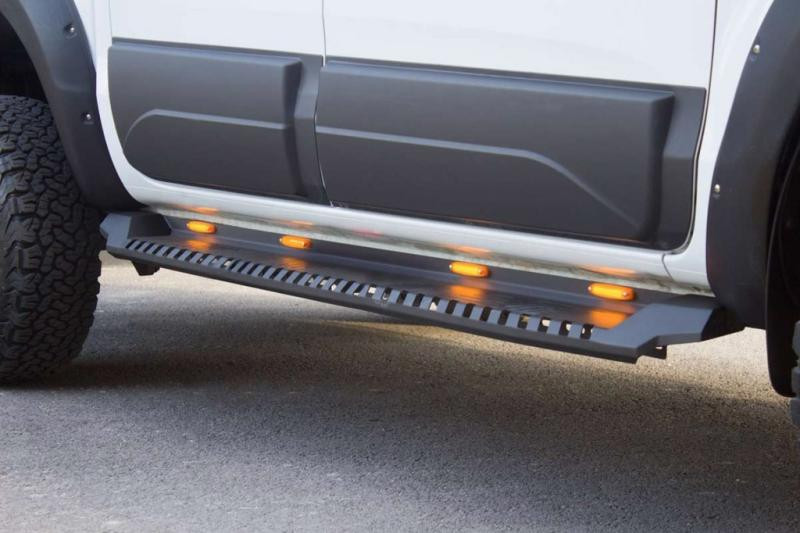 Купити Бокові пороги Dakar V1 з LED (2019-2025, 2 шт, метал) для Mitsubishi L200 рр