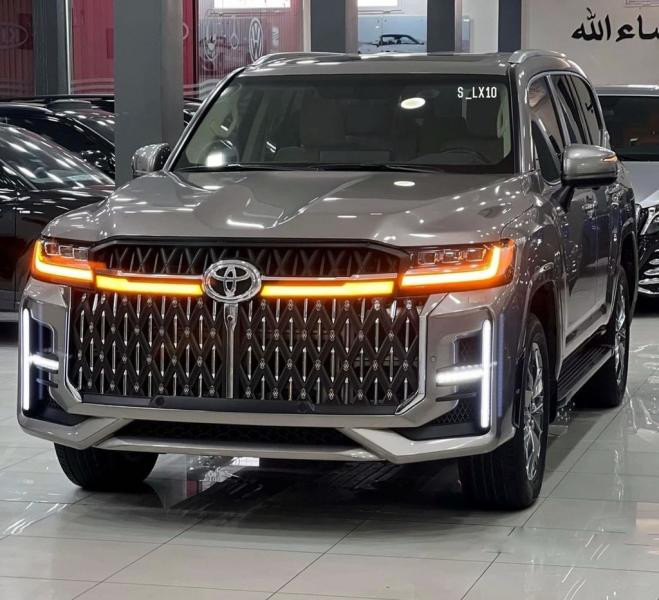 Купити Комплект обвісів VIP для Toyota Land Cruiser 300