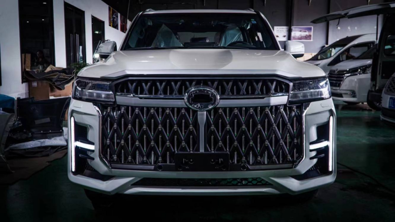 Купити Комплект обвісів VIP для Toyota Land Cruiser 300