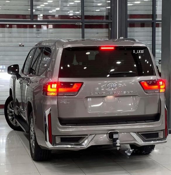 Купити Комплект обвісів VIP для Toyota Land Cruiser 300