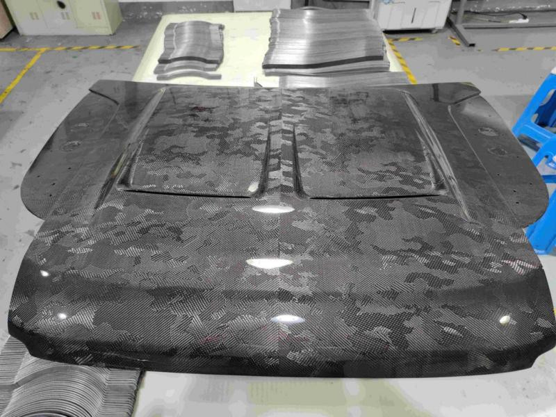 Купить Карбоновый капот (кованый карбон) для Land Rover Defender 2019- рр