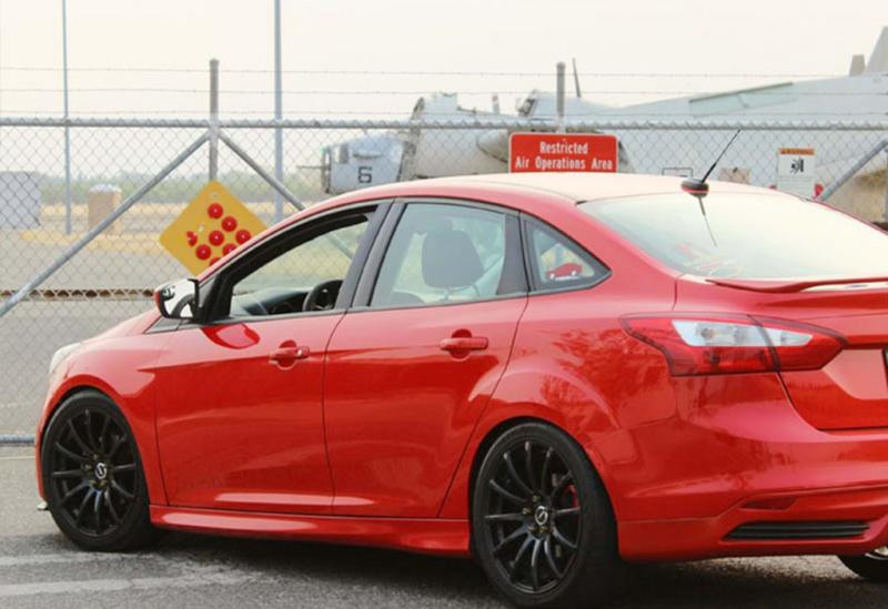 Купити Бокові пороги DPT (SD, 2015-2017, чорний глянець) для Ford Focus III рр