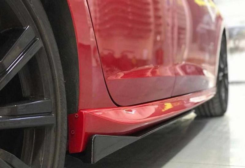 Купить Универсальная накладка на боковые пороги DPT Aero Black (черный глянец)