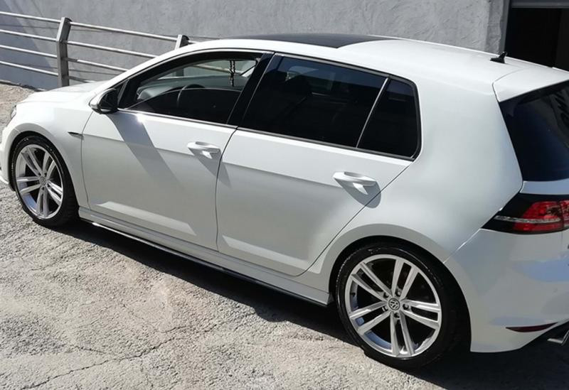 Купити Бокові пороги DPT V-2 (чорний глянець) для Volkswagen Golf 7/E-Golf
