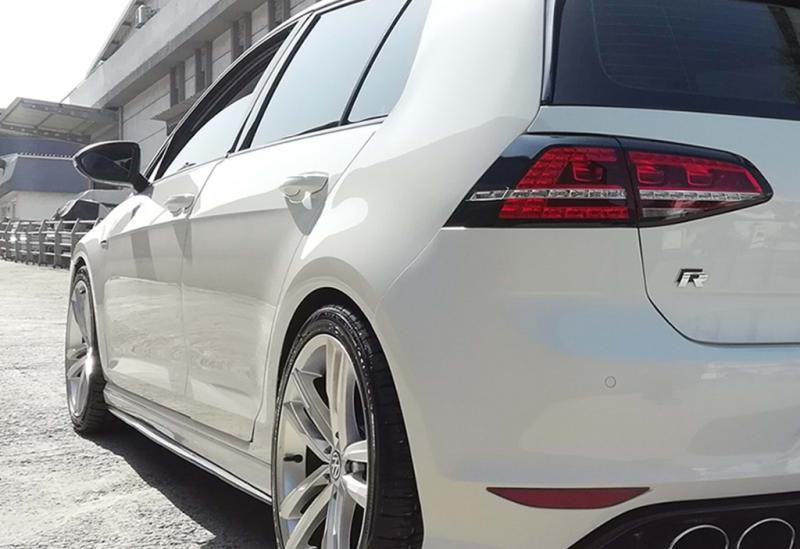 Купити Бокові пороги DPT V-2 (чорний глянець) для Volkswagen Golf 7/E-Golf