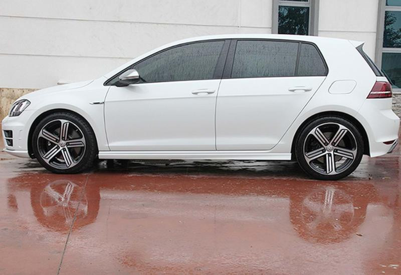 Купить Боковые пороги DPT V-6 (черный глянец) для Volkswagen Golf 7/E-Golf