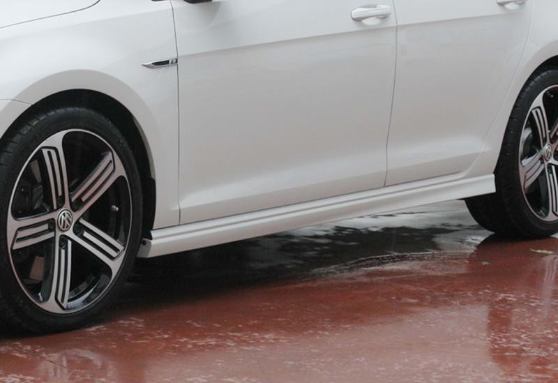 Купить Боковые пороги DPT V-6 (черный глянец) для Volkswagen Golf 7/E-Golf