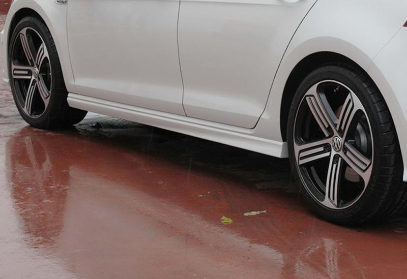 Купить Боковые пороги DPT V-6 (черный глянец) для Volkswagen Golf 7/E-Golf