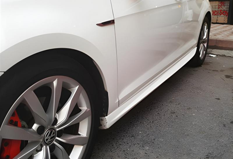 Купити Бокові пороги DPT V-1 (чорний глянець) для Volkswagen Golf 8