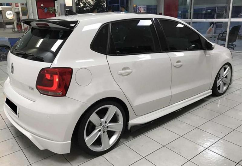 Купити Бокові пороги DPT V-1 (чорний глянець) для Volkswagen Polo 2010-2017 рр