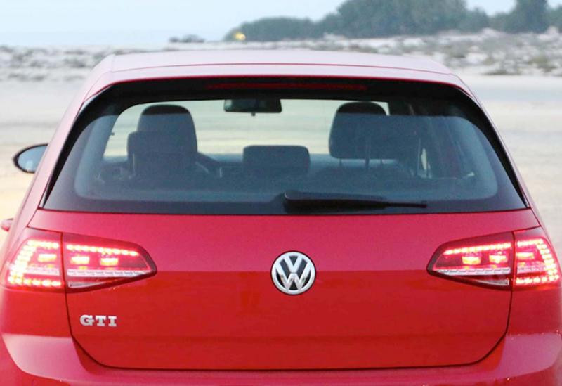 Купити Спойлер DPT V-1 (HB, чорний глянець) для Volkswagen Golf 7/E-Golf