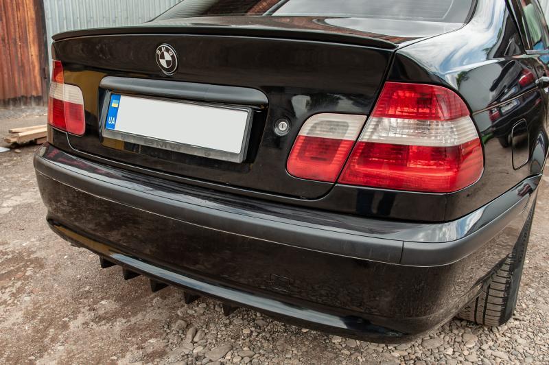 Купити Універсальний задній дифузор тип-E (чорний глянець, ABS-пластик)