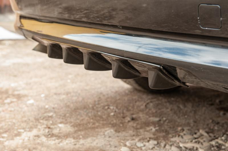 Купити Універсальний задній дифузор тип-E (чорний глянець, ABS-пластик)