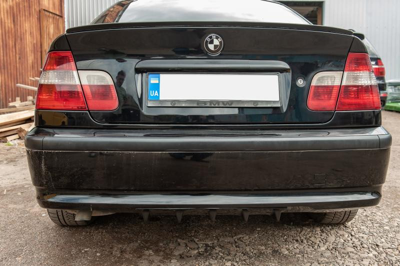 Купити Універсальний задній дифузор тип-E (чорний глянець, ABS-пластик)