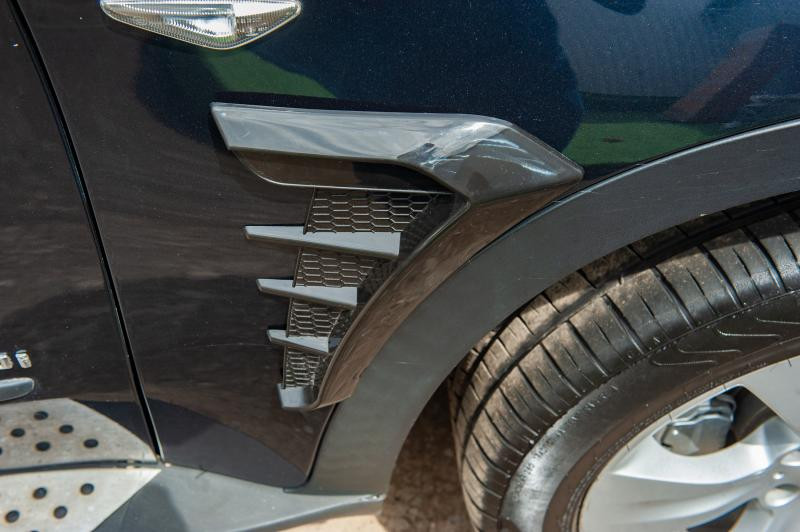 Купити Універсальні вентиляційні накладки на крила тип-D (імітація, 2 шт)