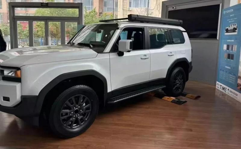 Купить Боковые пороги (2 шт.) для Toyota Land Cruiser Prado 250 2023- гг