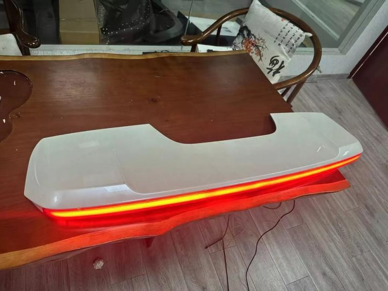 Купити Спойлер Long LED для Toyota Land Cruiser 300