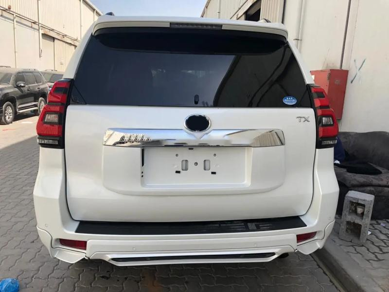 Купити Задня накладка з 3 частин TRD (для 2017-2025, біла) для Toyota Land Cruiser Prado 150