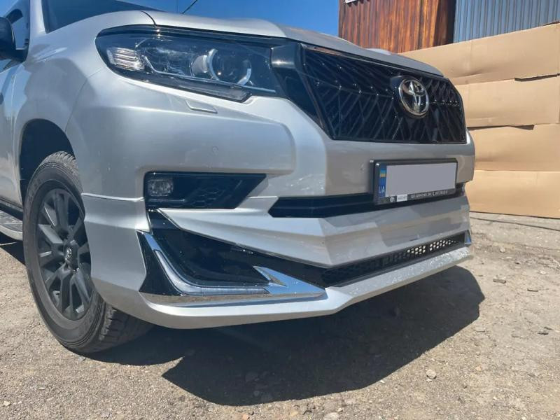 Купить Накладка на передний бампер Modelista V3-LED (2017-) Черный цвет для Toyota Land Cruiser Prado 150