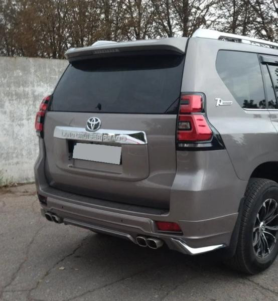 Купити Накладка на задній бампер Modelista V3-LED (2017-) Чорний колір для Toyota Land Cruiser Prado 150