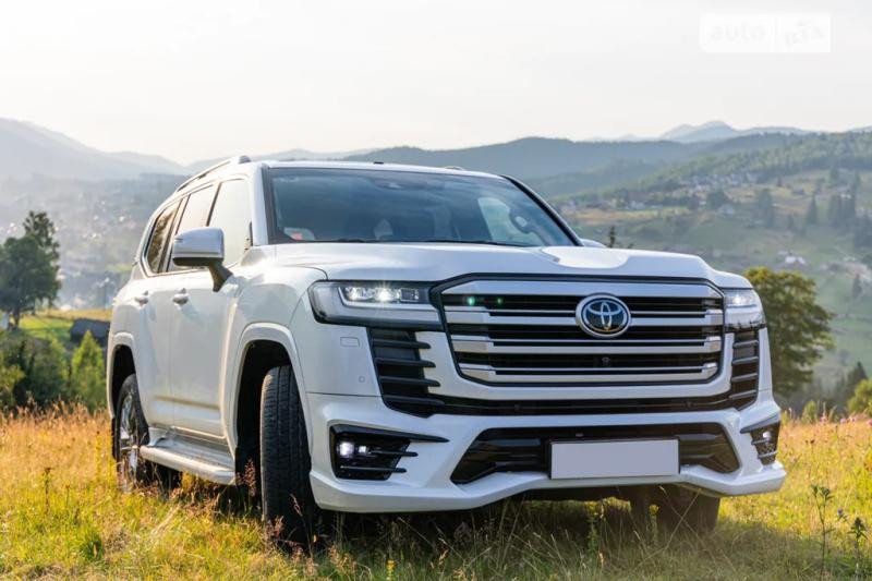 Купить Накладка на передний бампер GXR Черный цвет для Toyota Land Cruiser 300