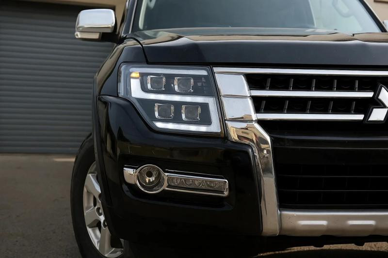 Купити Передні фари LXR для Mitsubishi Pajero Wagon IV