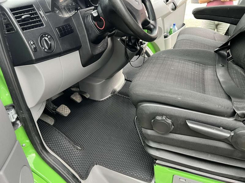 Купити Гумові килимки Carsuit V1 (Чорні) для Volkswagen Crafter 2006-2016 рр