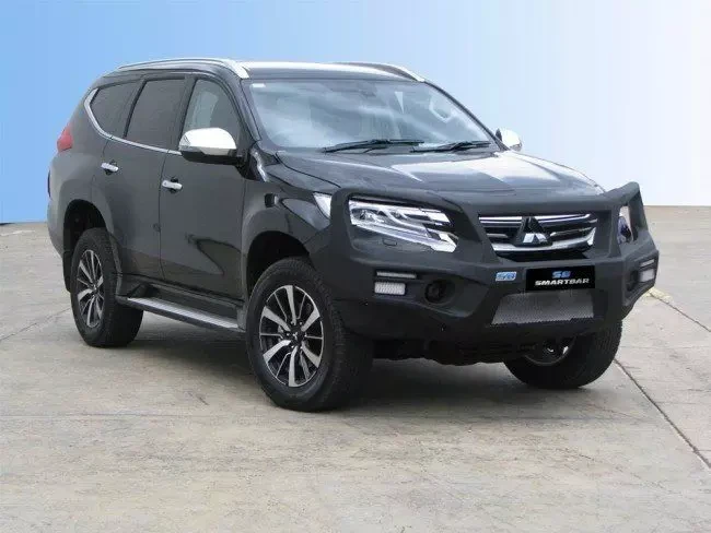 Купити Передній бампер Smart для Mitsubishi Pajero Sport 2016+ (LED поворот. та габарити) SA177BL182