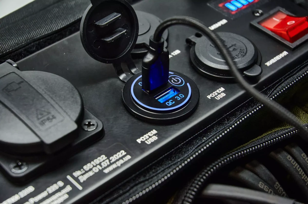 Купити Зарядна станція Bandera Power 255S 943 Вт/год 255 000 мАг зі швидкою зарядкою