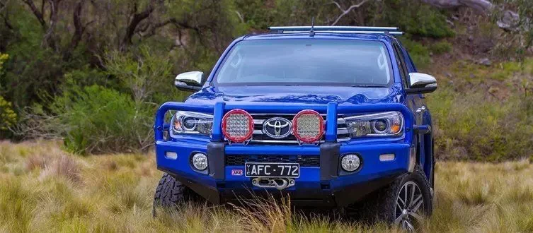 Купити Передній бампер ARB Summit для Toyota Hilux від 2015 з LED поворотниками та габаритами