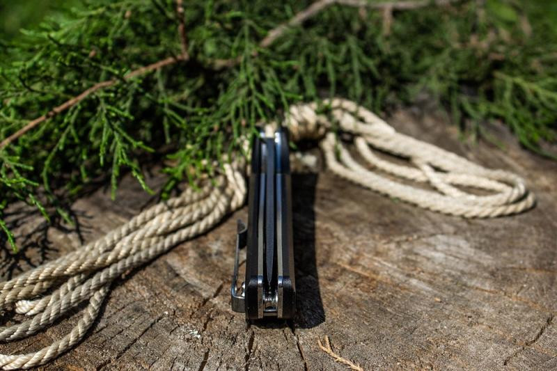 Buy Than a folding Ruike Hussar P121-B