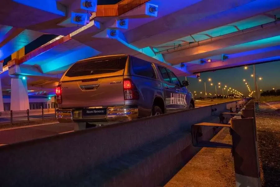 Купити Кунг на Toyota Hilux Road Ranger RH4 Profi Plus