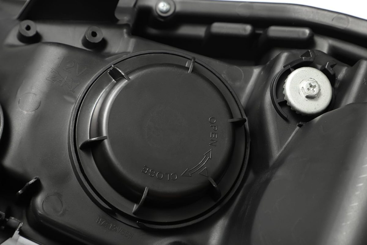 Купити Передні фари Toyota 4Runner 2014-2022 LED NOVA серія колір Alpha-Black AlphaRex AHL-T414-N-LB