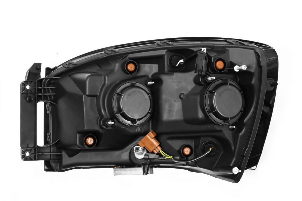 Купить Передние фары Dodge Ram 1500 Classic 2006-2008 PRO серия черные AlphaRex AHL-DR06-P-S-B
