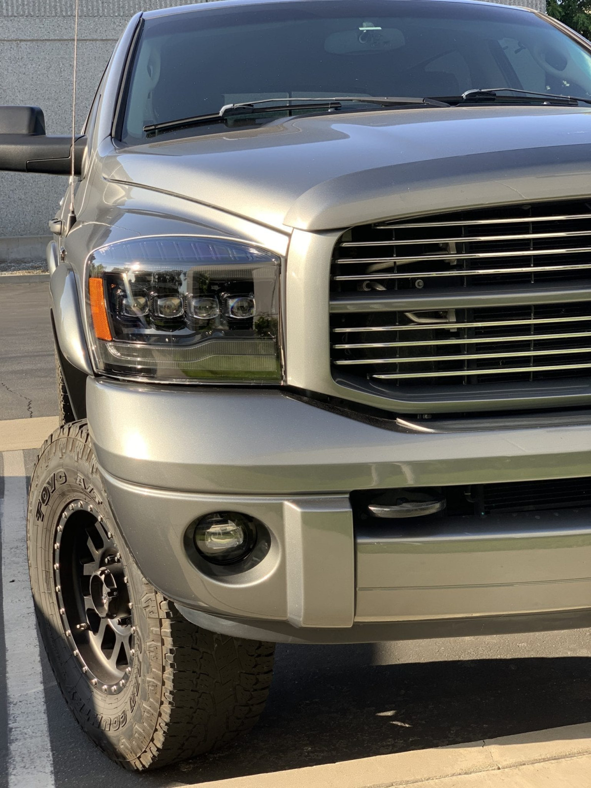 Купить Передние фары Dodge Ram 1500 Classic 2006-2008 LED NOVA серия черные AlphaRex AHL-DR06-N-B