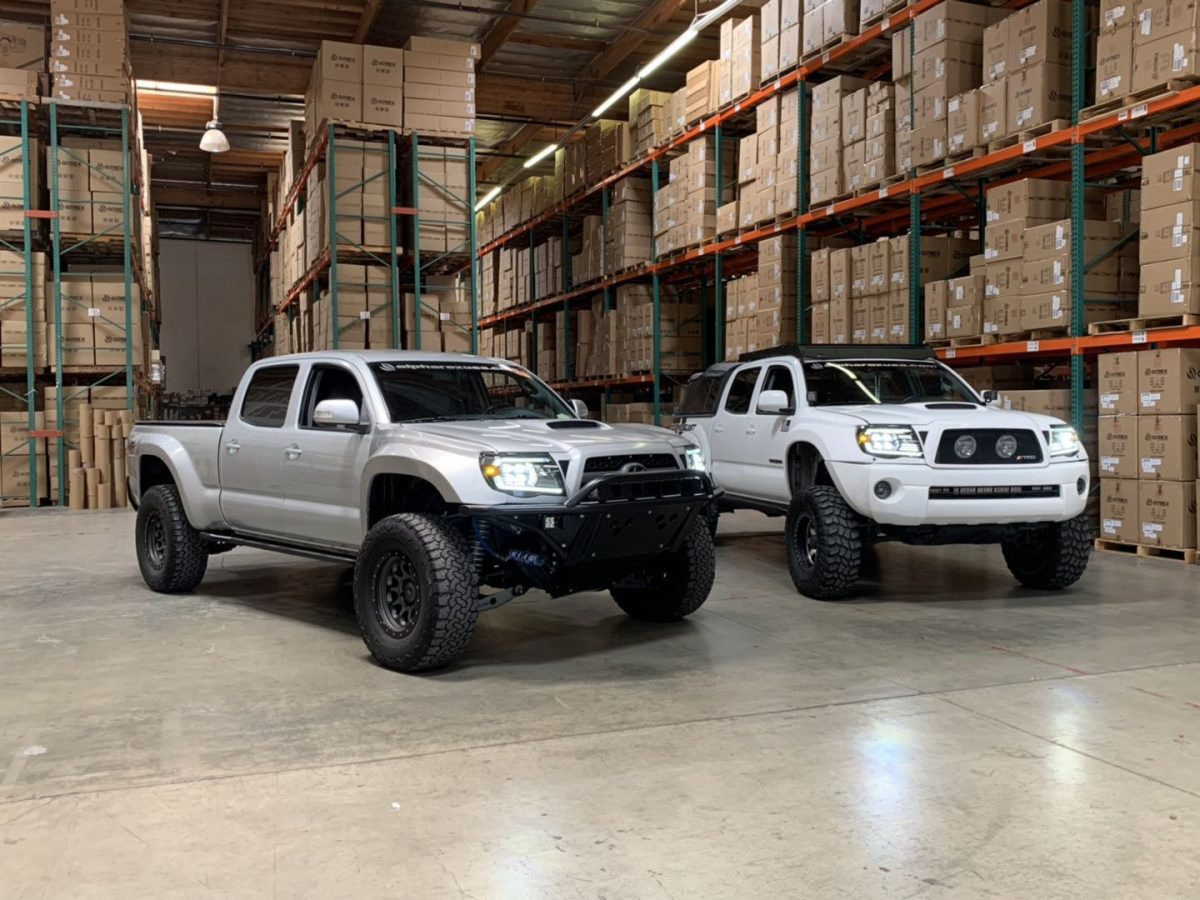 Купить Передние фары Toyota Tacoma 2005-2011 LED NOVA серия цвет Alpha-Black AlphaRex AHL-TT05-N-LB