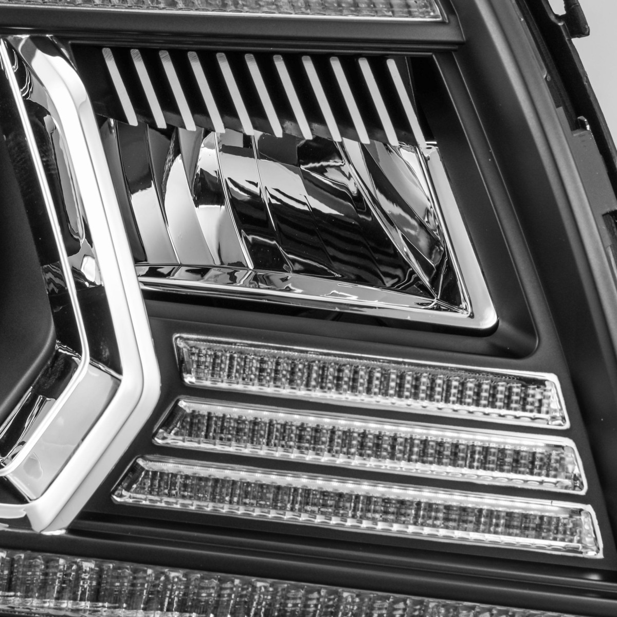 Купити Передні фари Toyota Tacoma 2005-2011  PRO серія чорні AlphaRex AHL-TT05-P-S-B