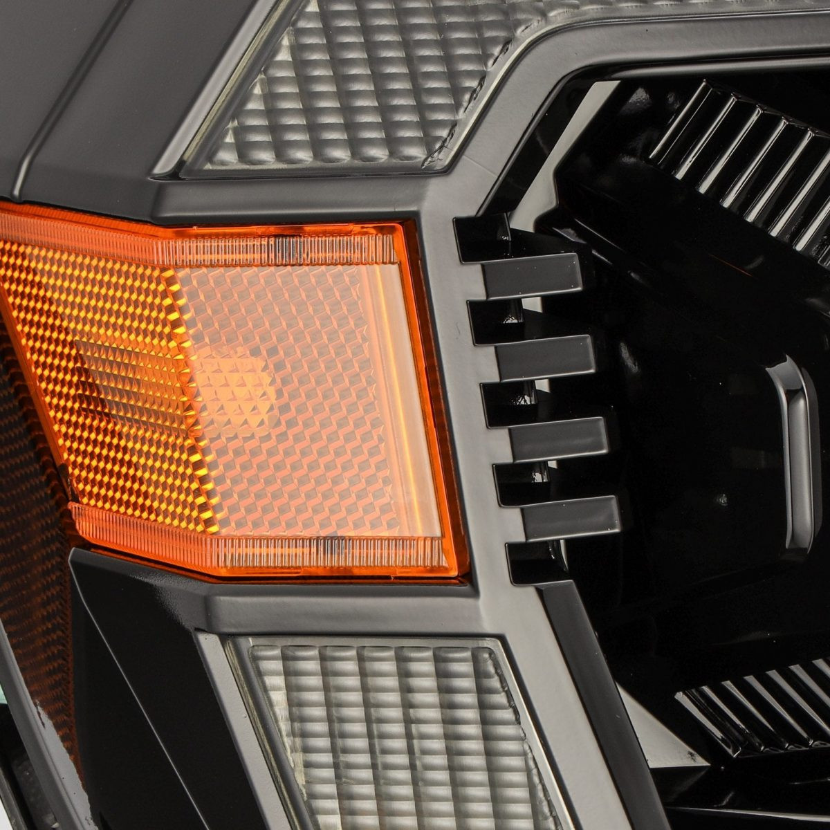 Купити Передні фари Toyota Tacoma 2005-2011 LED LUXX серія колір Alpha-Black AlphaRex AHL-TT05-PL-SA-LB