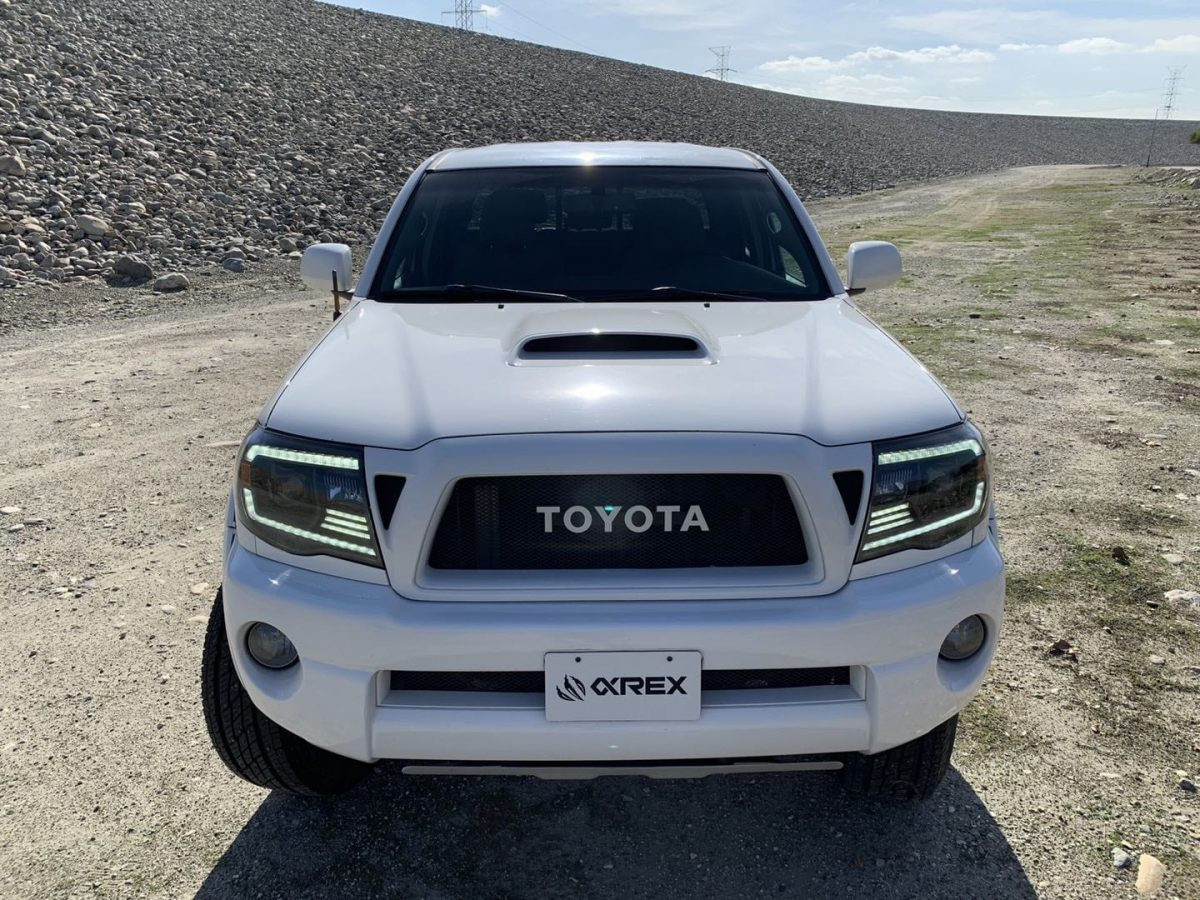 Купить Передние фары LED Toyota Tacoma 2005-2011 LED LUXX серия черные AlphaRex AHL-TT05-PL-SA-B