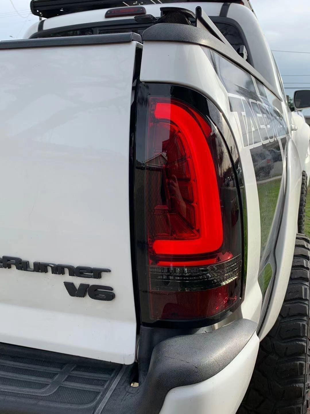 Купити Задні фари Toyota Tacoma 2005-2015 LED PRO серія червоно-димчасті AlphaRex ATL-TT05-R-RS