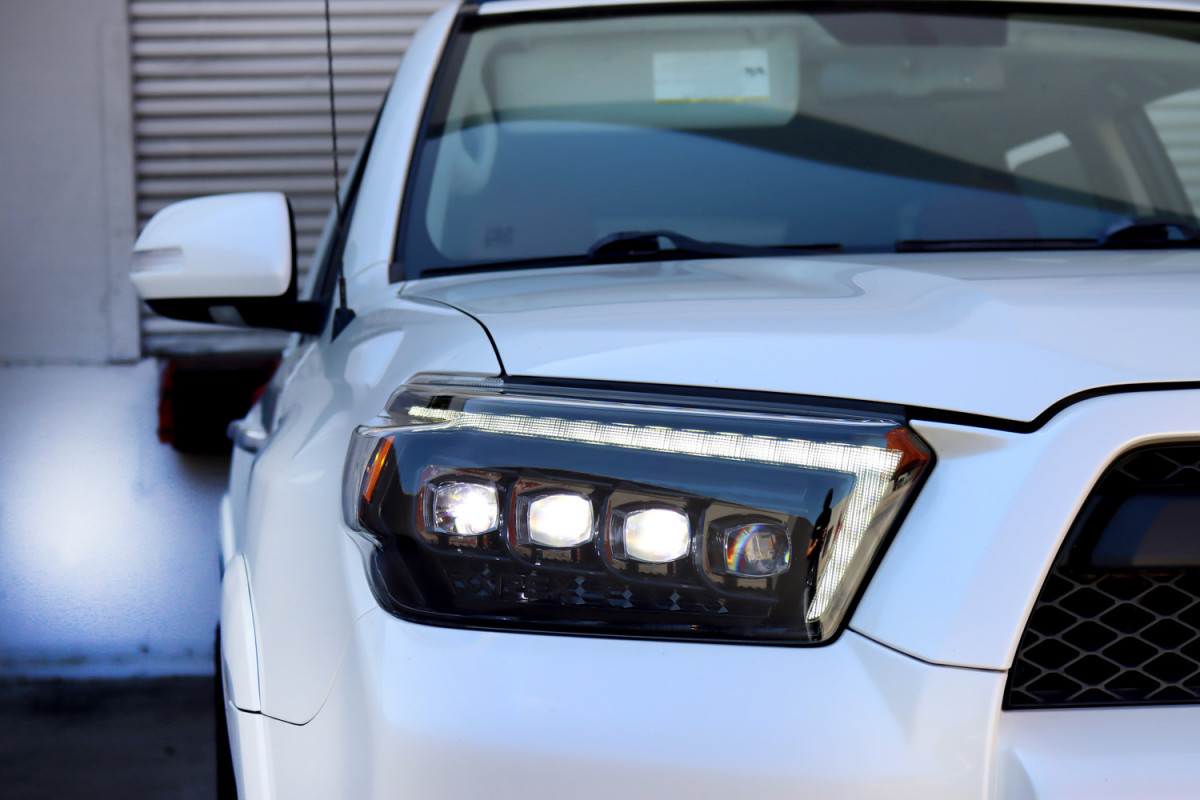 Купить Передние фары Toyota 4Runner 2010-2013 LED NOVA серия цвет Alpha-Black AlphaRex AHL-T410-N-FLB